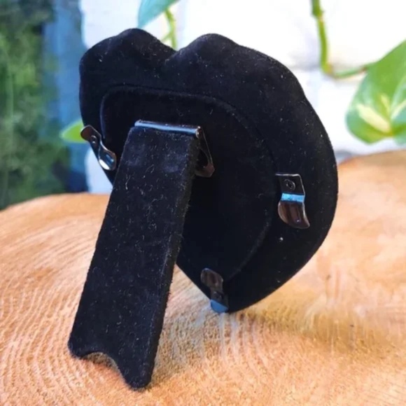 Silver Plated Heart Shaped Embossed Frames - Picture 6 of 8